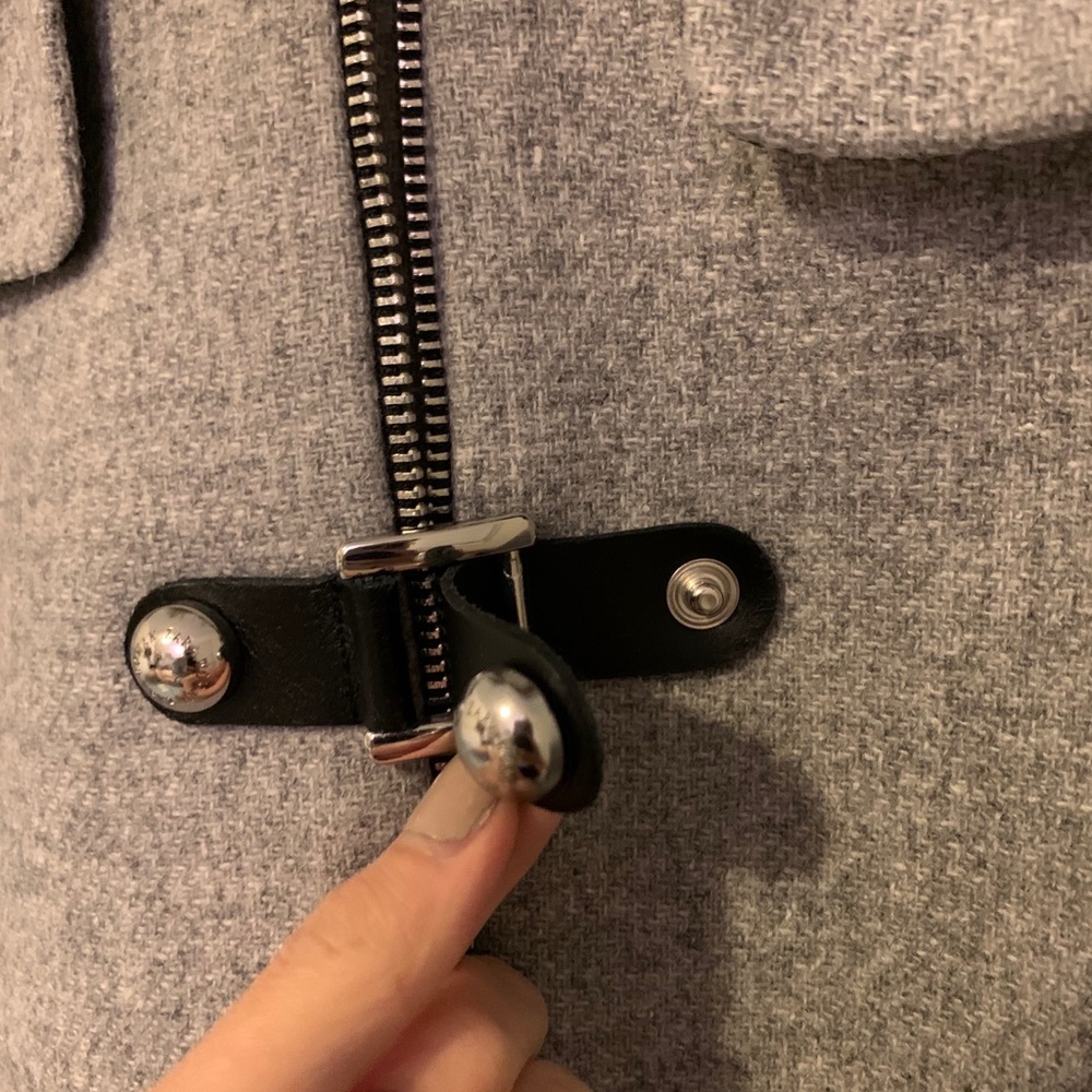 COAT - Picture 5 of 9